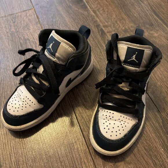 Jordan 1 Mid in "Armory Navy" - Picture 4 of 4